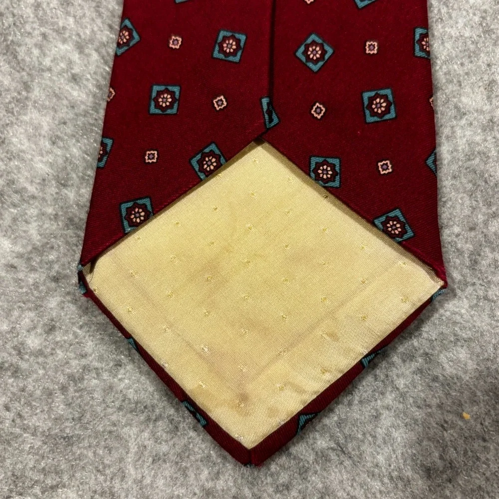 Mario Valentino Men's Necktie Burgundy Geometric Pattern 100% Silk W3